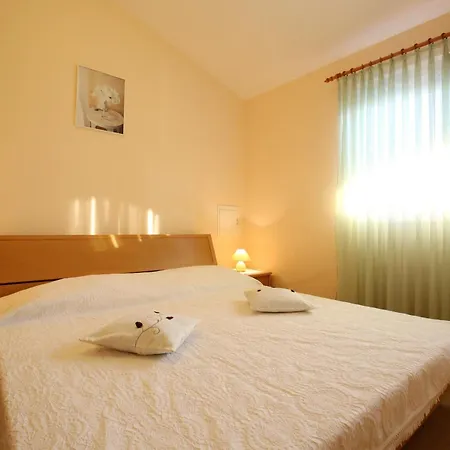 Nikaia Apartman Vir