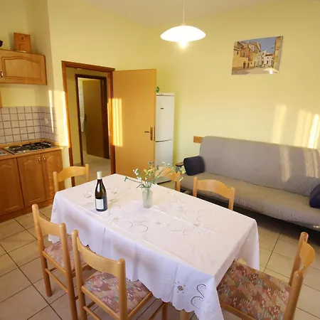 Nikaia Apartman Vir