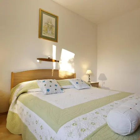Nikaia Apartman Vir