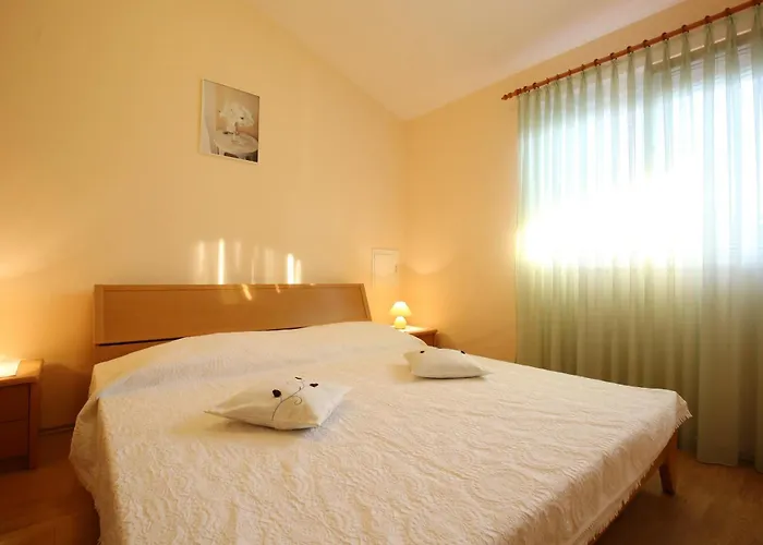 Nikaia Apartman Vir