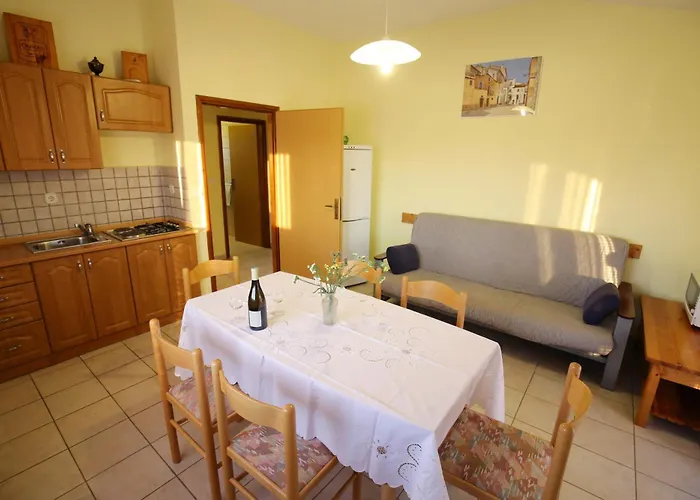 Nikaia Apartman Vir