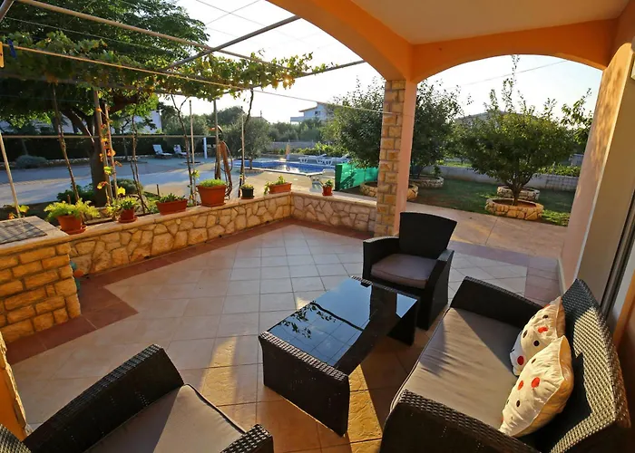 Nikaia Apartman *