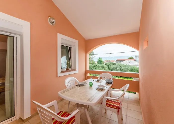 Nikaia Apartman *