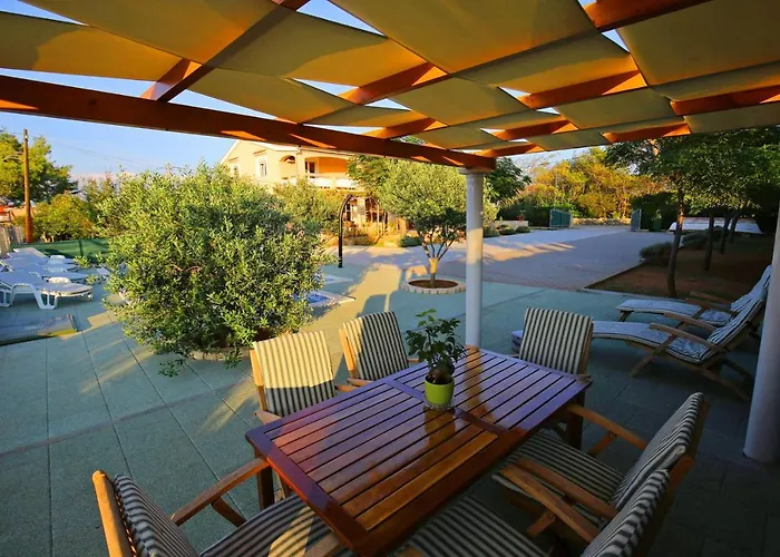 Nikaia Apartman *