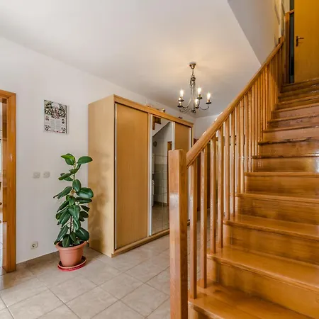Nikaia Apartment