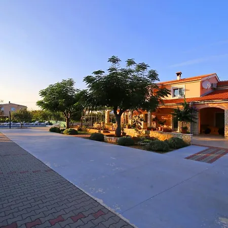 Apartment Nikaia Vir